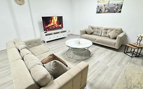 Stylish & Relaxing Modernes Apartment Mit Privatparkplatz